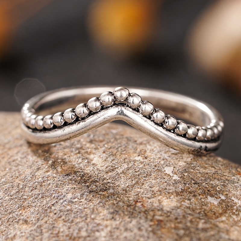 Women's V-Shaped Crown Vintage Rings for Daily Wear